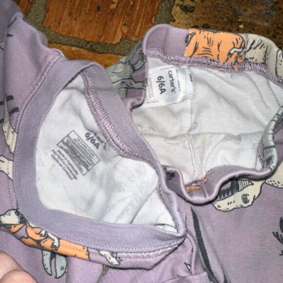 Carters Dino pajamas - Picture 3 of 4